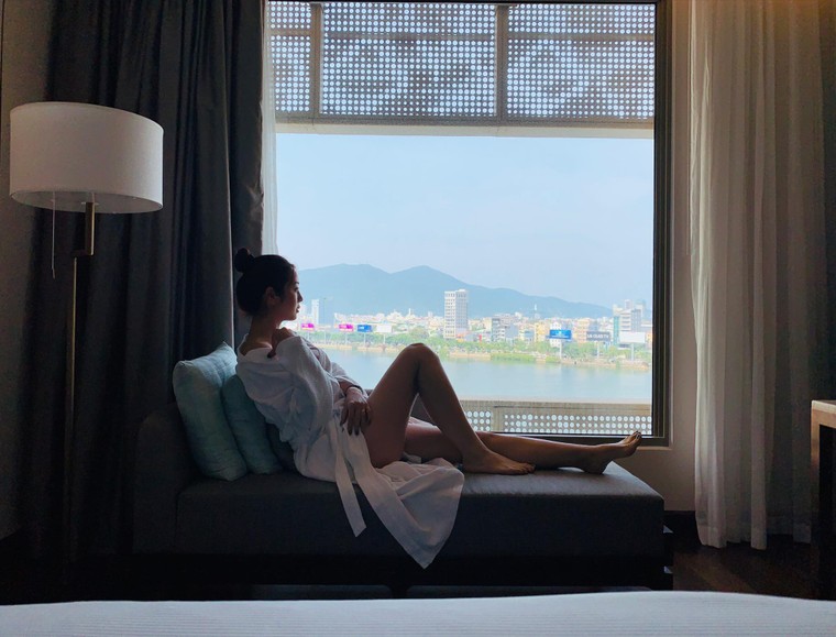 Sau khi ngất xỉu, ngã đập đầu trên sân khấu, sức khoẻ của Jennifer Phạm đã ổn định ảnh 2