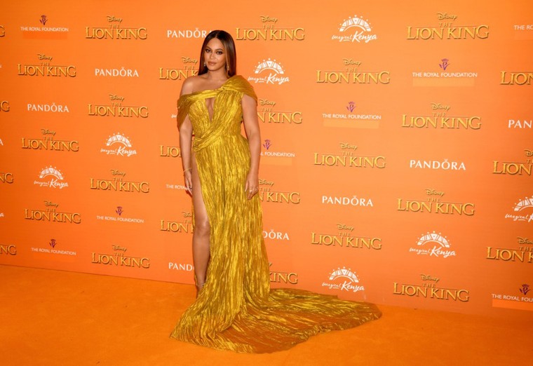 Beyonce lộng lẫy với mẫu váy của NTK Công Trí tại buổi công chiếu 'The Lion King' ảnh 2