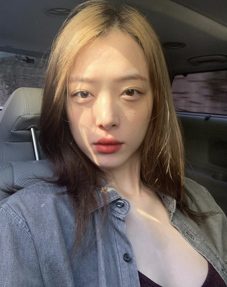 Người hâm mộ bàng hoàng trước sự ra đi của Sulli ảnh 2