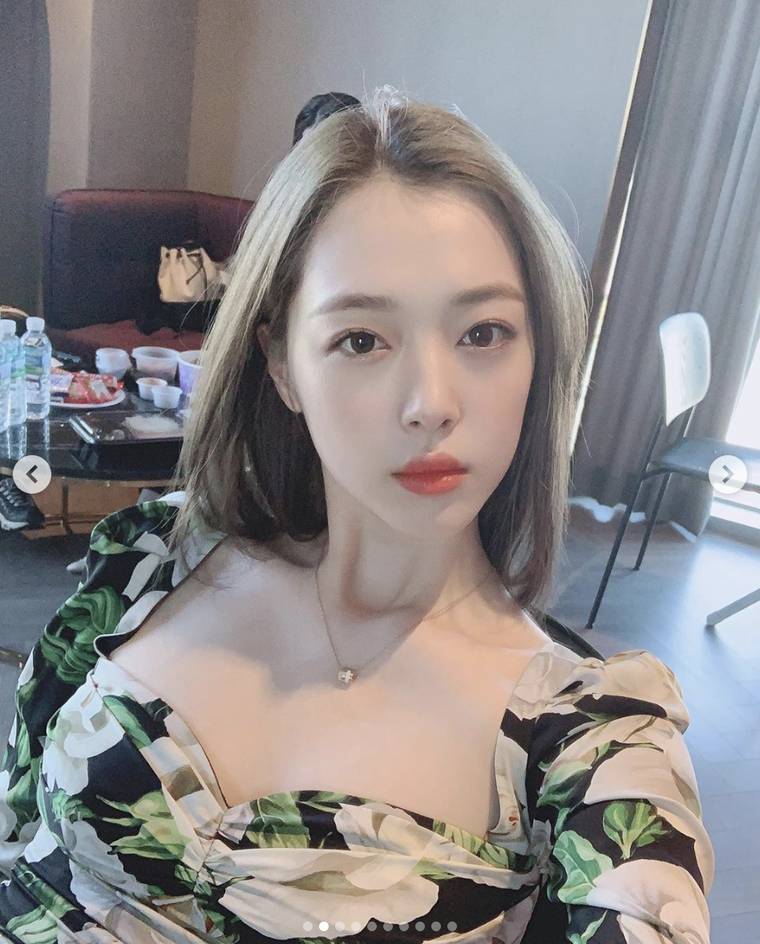 Người hâm mộ bàng hoàng trước sự ra đi của Sulli ảnh 1