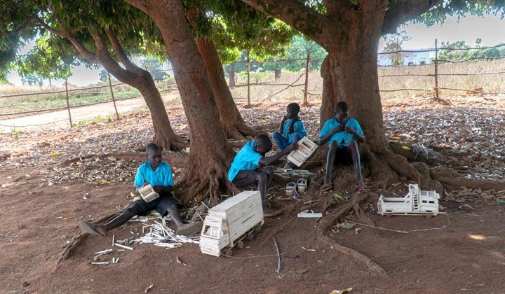 Những món đồ chơi của đám trẻ tị nạn ảnh 4