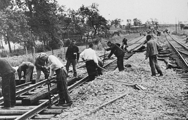 UNESCO, Hội đồng Do Thái Thế giới và Facebook mở rộng tài nguyên giáo dục Holocaust sang 12 ngôn ngữ ảnh 2