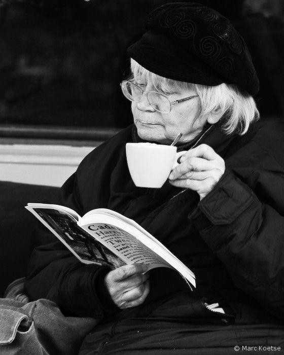 Giữ liên lạc với bạn bè và gia đình thông qua công nghệ khiến người lớn tuổi càng cảm thấy cô đơn ảnh 1