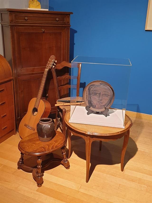 Tranh của danh họa Kim Whanki được tìm thấy trên một chiếc đĩa đất ảnh 1