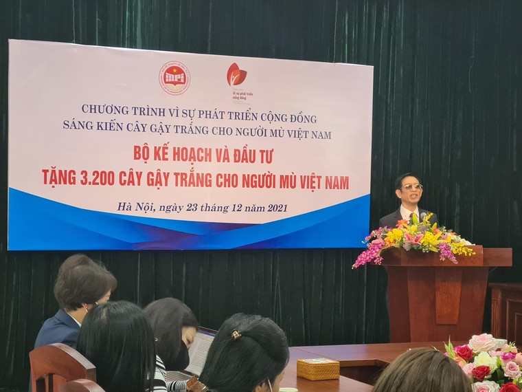 3.210 cây gậy trắng được trao cho Hội Người mù Việt Nam ảnh 1