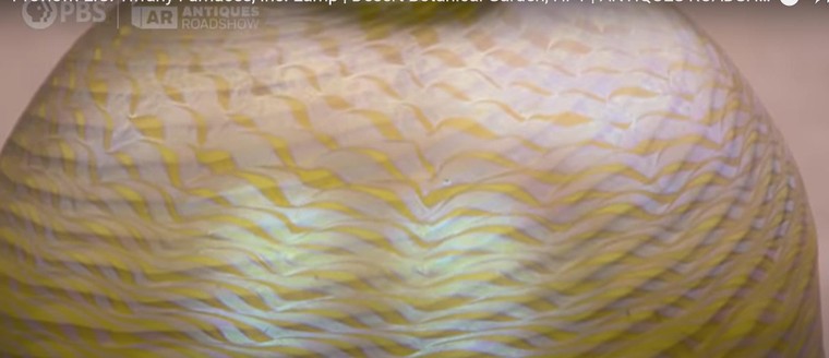 Tình cờ nhặt được chiếc đèn 'xấu xí' và phát hiện ra đó là một cây Tiffany trị giá 15.000 đô la Mỹ ảnh 2