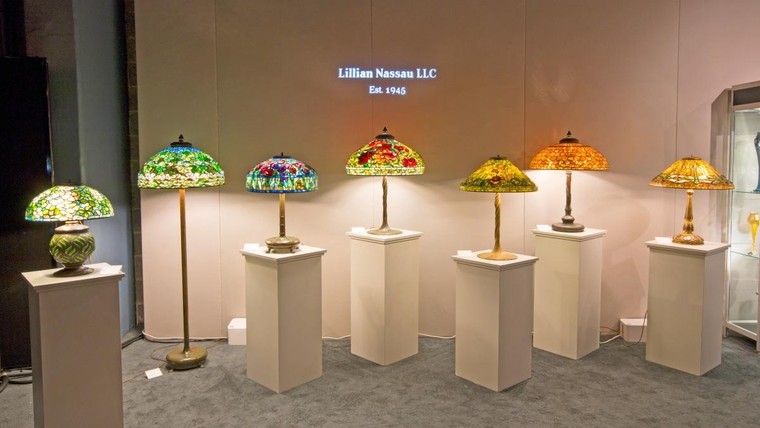 Nhà buôn đồ cổ Lillian Nassau, người khơi dậy sự quan tâm với đèn Tiffany ảnh 1