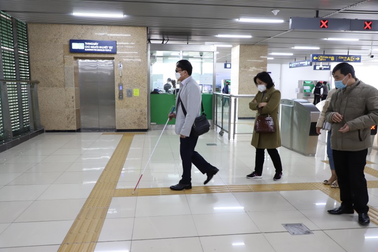 Khảo sát tập huấn cho người mù sử dụng tuyến đường sắt Cát Linh - Hà Đông ảnh 1