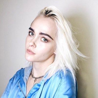 Phiên bản NFT của lá cờ Ukraine được bán với giá 6,75 triệu đô la trong một chiến dịch gây quỹ ảnh 1