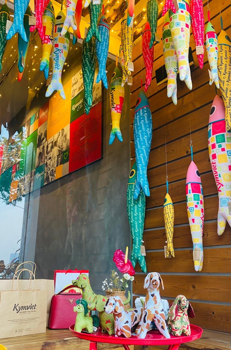 KymViet: Workshop 'Mảnh ghép mùa xuân - Sáng tạo từ vải vụn' ảnh 4