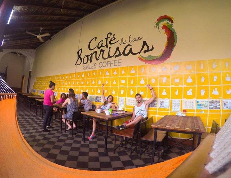 Những quán cà phê ngôn ngữ ký hiệu vòng quanh thế giới ảnh 24