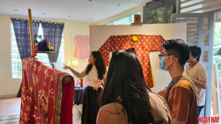 Thủy Trung Nguyệt: Khai mạc triển lãm 'Trang phục Việt thời Nguyễn' ảnh 3