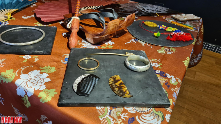 Thủy Trung Nguyệt: Khai mạc triển lãm 'Trang phục Việt thời Nguyễn' ảnh 2