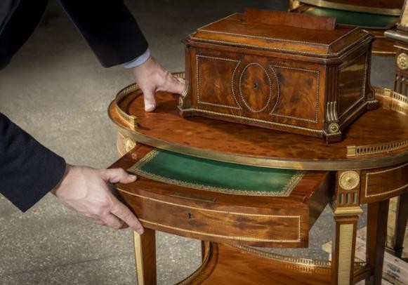 Khám phá đồ nội thất thế kỷ 18 của 'thiên tài sáng tạo' David Roentgen ảnh 3