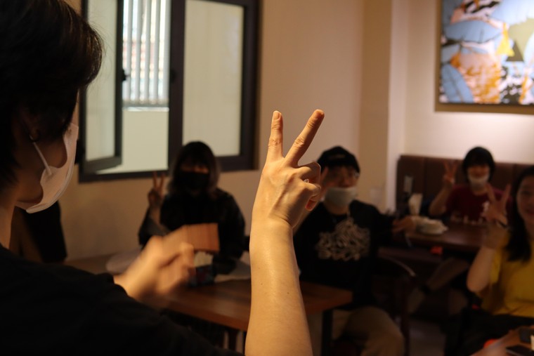 Đến quán cà phê KymViet học Ngôn ngữ Ký hiệu ảnh 5