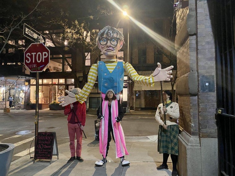 Vở kịch về cuộc đời danh họa người Mỹ Andy Warhol được trình diễn ngay trên đường phố New York ảnh 8