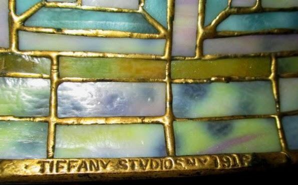 Hiểu về nghệ thuật của Tiffany: Chữ ký trên một cây đèn Tiffany nguyên bản có quan trọng? ảnh 3