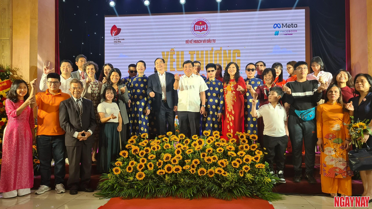 Trở về với Yêu thương ảnh 1