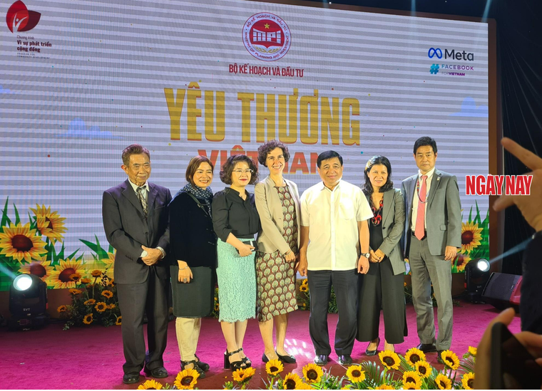 Trở về với Yêu thương ảnh 7