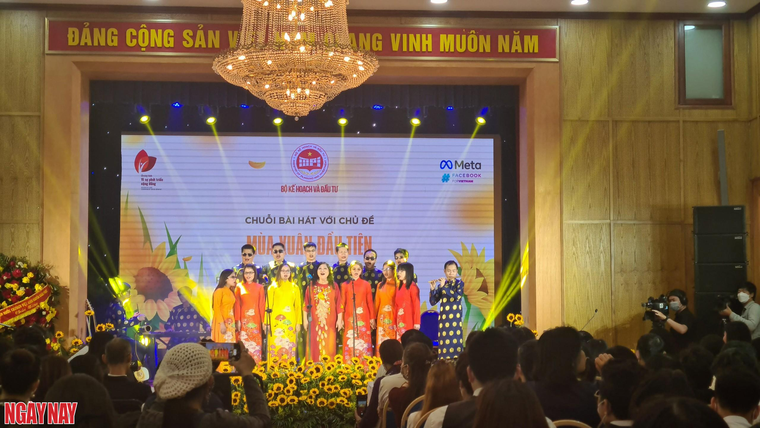 Trở về với Yêu thương ảnh 6