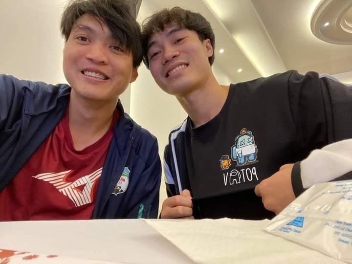 Khi thời trang được tạo nên bởi những 'nghệ sĩ' trên sân cỏ ảnh 20