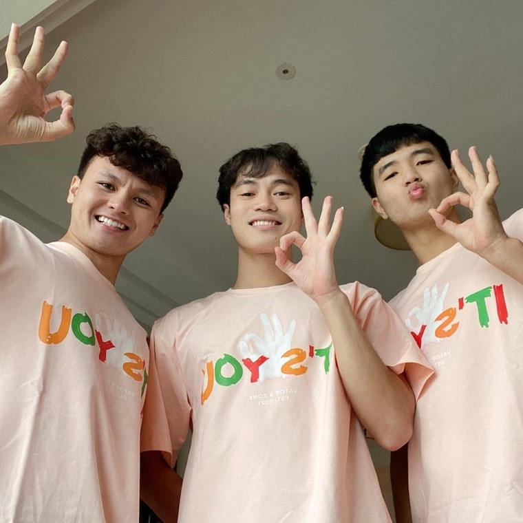 Khi thời trang được tạo nên bởi những 'nghệ sĩ' trên sân cỏ ảnh 19