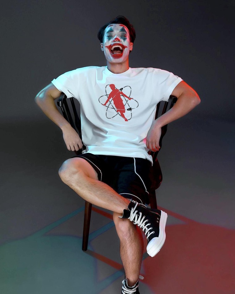 Khi thời trang được tạo nên bởi những 'nghệ sĩ' trên sân cỏ ảnh 16