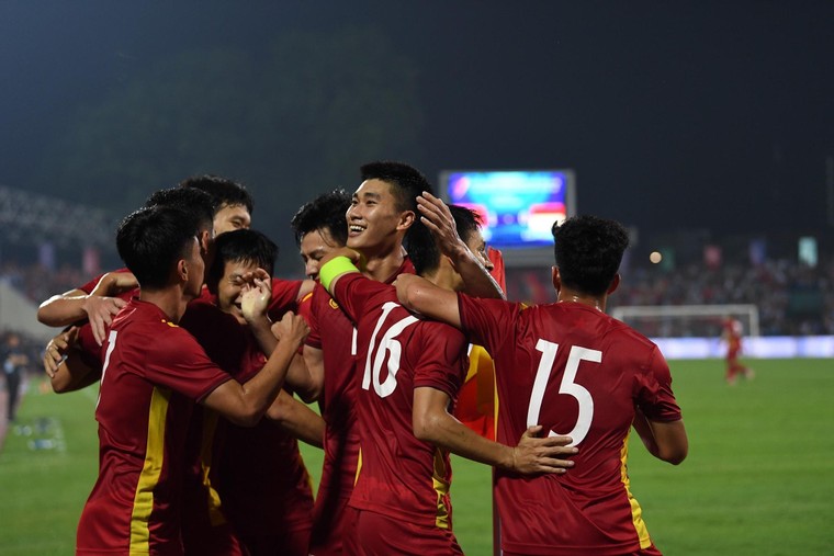 Diễn biến ngày thứ hai tranh tài tại Sea Games 31: Hai cú lội ngược dòng ngoạn mục ảnh 1