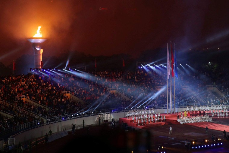 Khai mạc Đại hội thể thao Đông Nam Á qua ống kính phóng viên nước ngoài ảnh 8