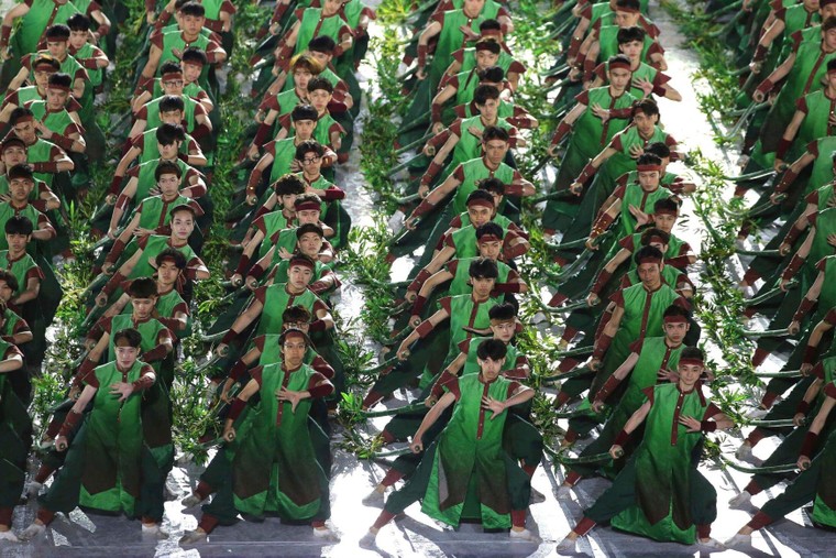 Khai mạc Đại hội thể thao Đông Nam Á qua ống kính phóng viên nước ngoài ảnh 4