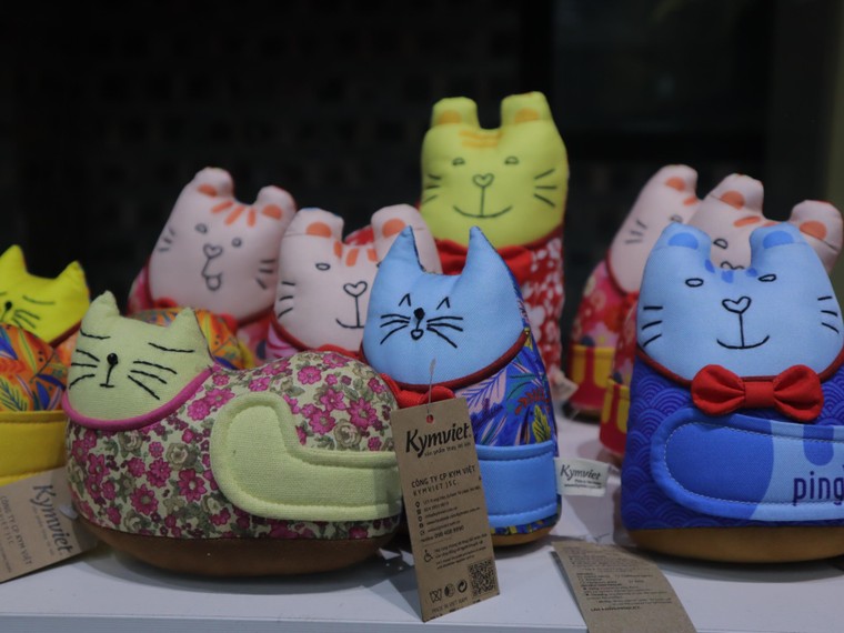 Những món quà đặc biệt được trao tặng trong chuyến bay đặc biệt ảnh 9