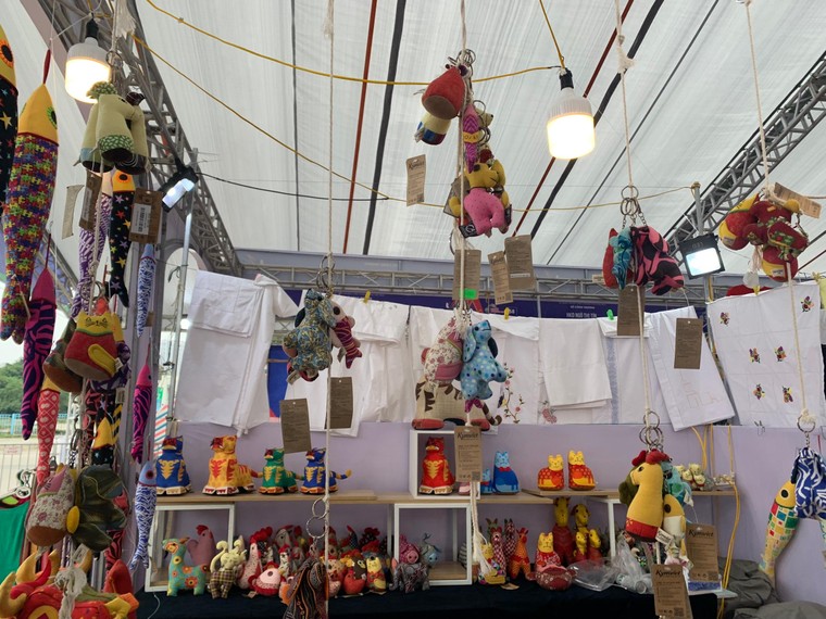 SEA Games 31: Dạo quanh Hội chợ triển lãm hàng lưu niệm Thủ đô năm 2022 ảnh 13