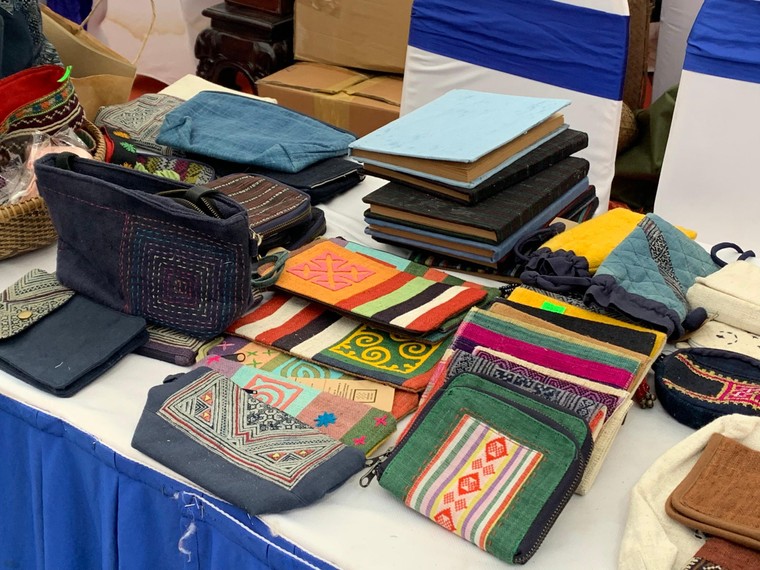 SEA Games 31: Dạo quanh Hội chợ triển lãm hàng lưu niệm Thủ đô năm 2022 ảnh 11