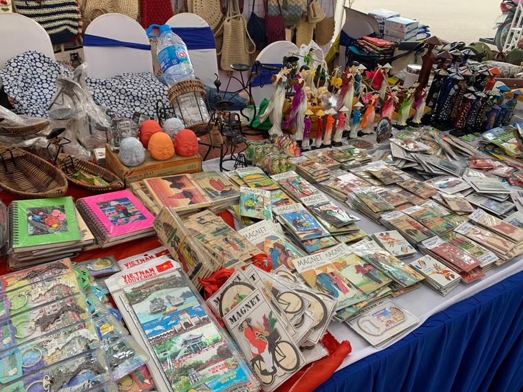 SEA Games 31: Dạo quanh Hội chợ triển lãm hàng lưu niệm Thủ đô năm 2022 ảnh 7