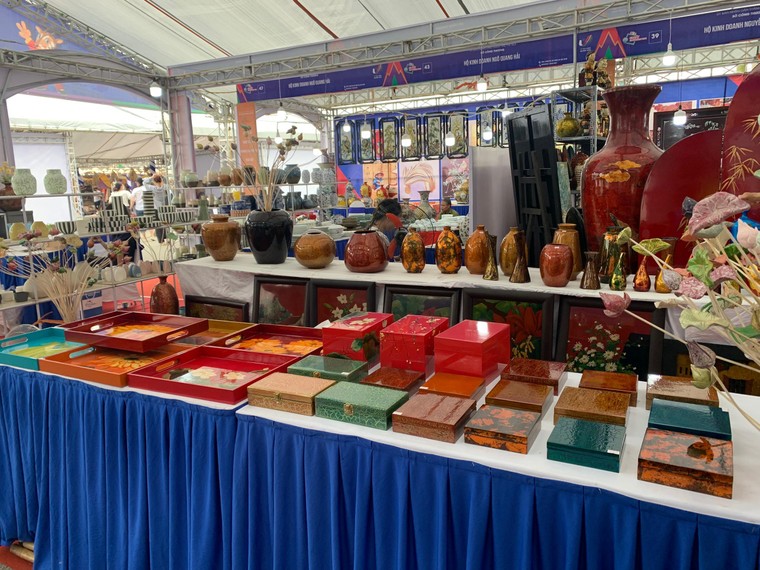 SEA Games 31: Dạo quanh Hội chợ triển lãm hàng lưu niệm Thủ đô năm 2022 ảnh 6