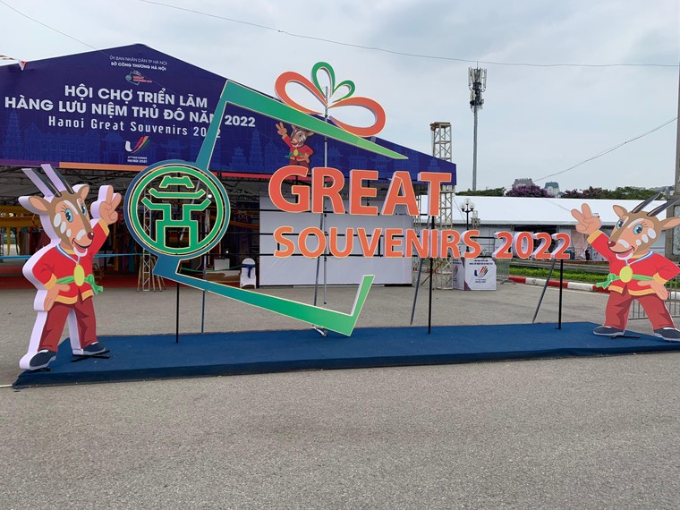 SEA Games 31: Dạo quanh Hội chợ triển lãm hàng lưu niệm Thủ đô năm 2022 ảnh 2