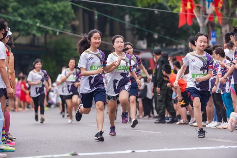 Hơn 1500 vận động viên tại Thủ đô tham gia giải chạy Pháp ngữ 2022 ảnh 16