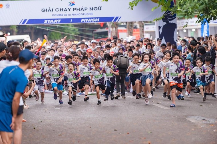Hơn 1500 vận động viên tại Thủ đô tham gia giải chạy Pháp ngữ 2022 ảnh 10