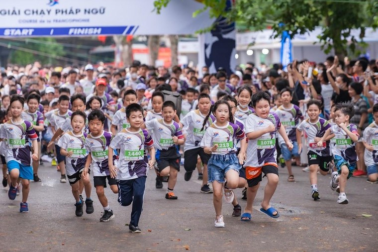 Hơn 1500 vận động viên tại Thủ đô tham gia giải chạy Pháp ngữ 2022 ảnh 11