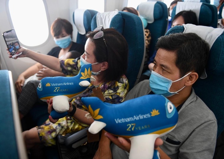 Những món quà đặc biệt được trao tặng trong chuyến bay đặc biệt ảnh 8