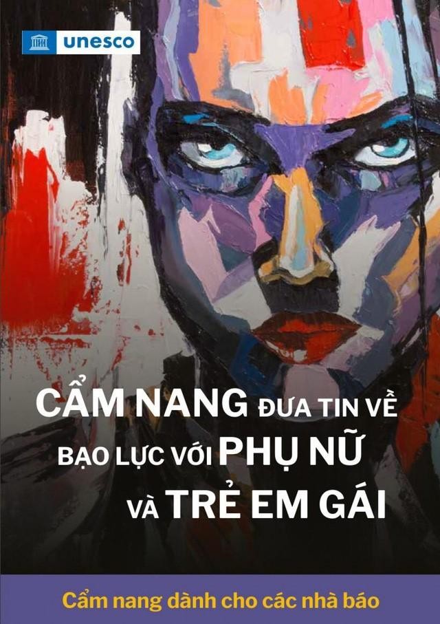 UNESCO gửi tặng 'Cẩm nang đưa tin về bạo lực với phụ nữ và trẻ em gái' cho các nhà báo ảnh 2