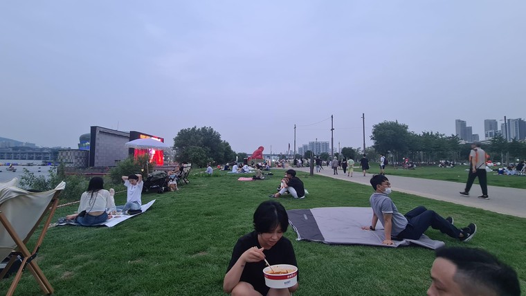 Văn hóa ăn mì sông Hàn của người Seoul ảnh 12