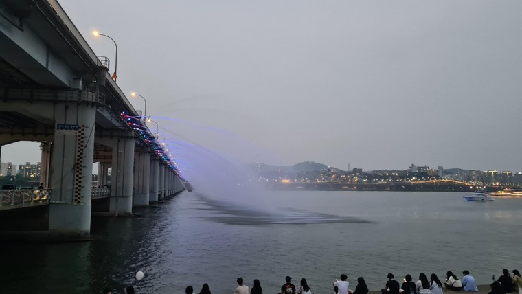 Văn hóa ăn mì sông Hàn của người Seoul ảnh 2