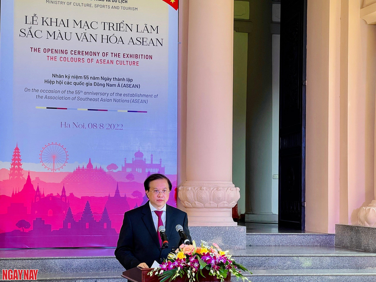 Khai mạc triển lãm 'Sắc màu Văn hóa ASEAN' ảnh 1