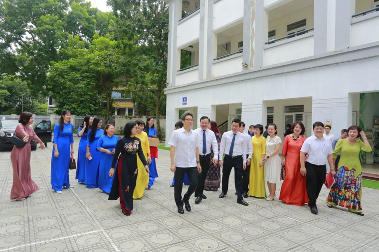 Tiểu học Trung Tự hân hoan đón chào năm học mới cùng Phó Thủ tướng Vũ Đức Đam ảnh 1
