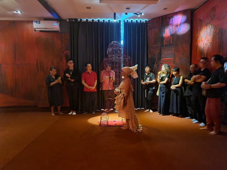 Họa sĩ Trương Thúy Anh và 'CƯỚI' ảnh 9