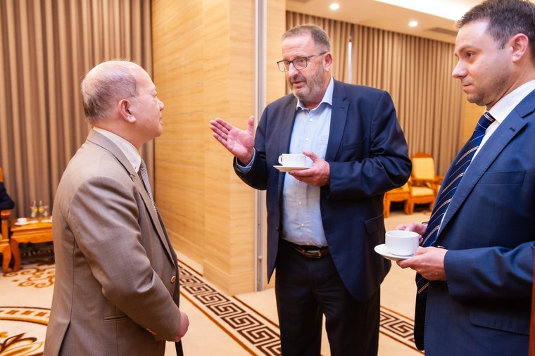 Hà Nội: Chủ tịch LH các hội UNESCO Việt Nam gặp gỡ đại diện các Đại sứ quán ảnh 1