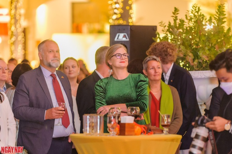 Những ngọn nến lung linh trong Lễ kính Thánh Lucia ảnh 6