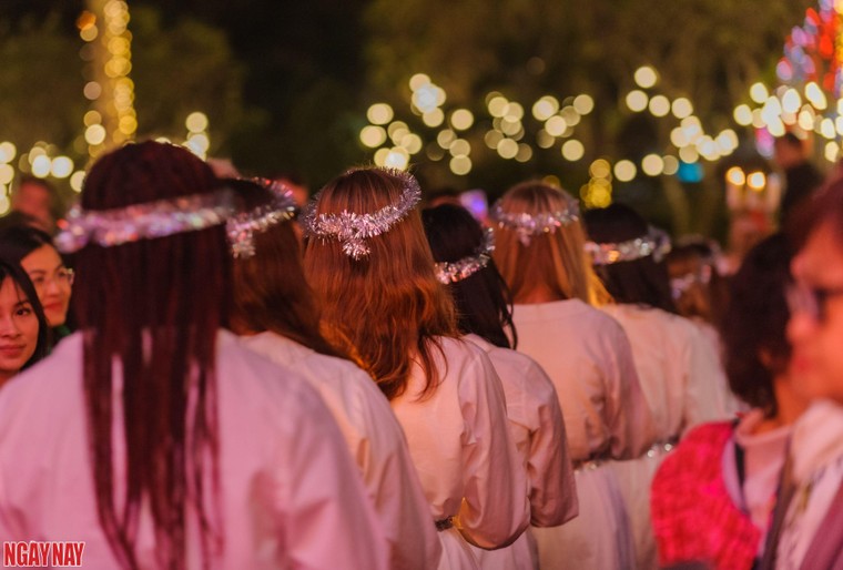 Những ngọn nến lung linh trong Lễ kính Thánh Lucia ảnh 9