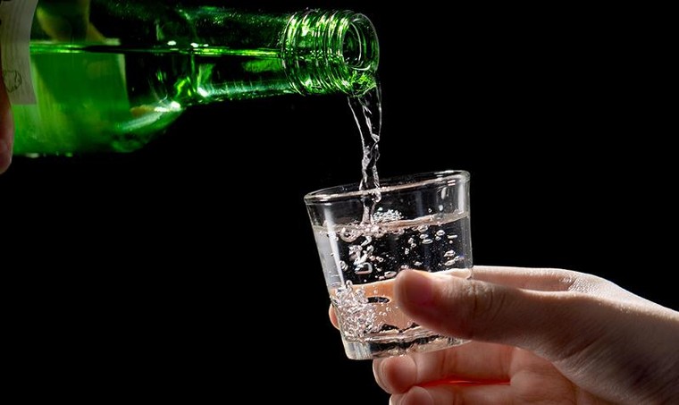 Sự khác nhau giữa rượu Shochu của Nhật và Soju của Hàn ảnh 1